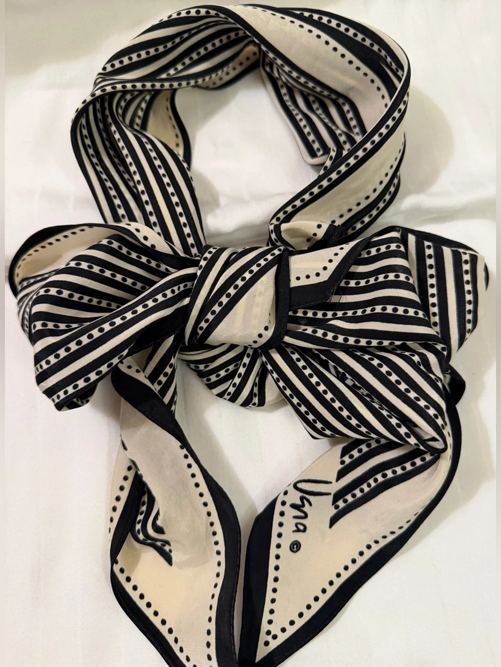 Vintage Vera Neuman black and cream scarf excellent condition. Effortless style